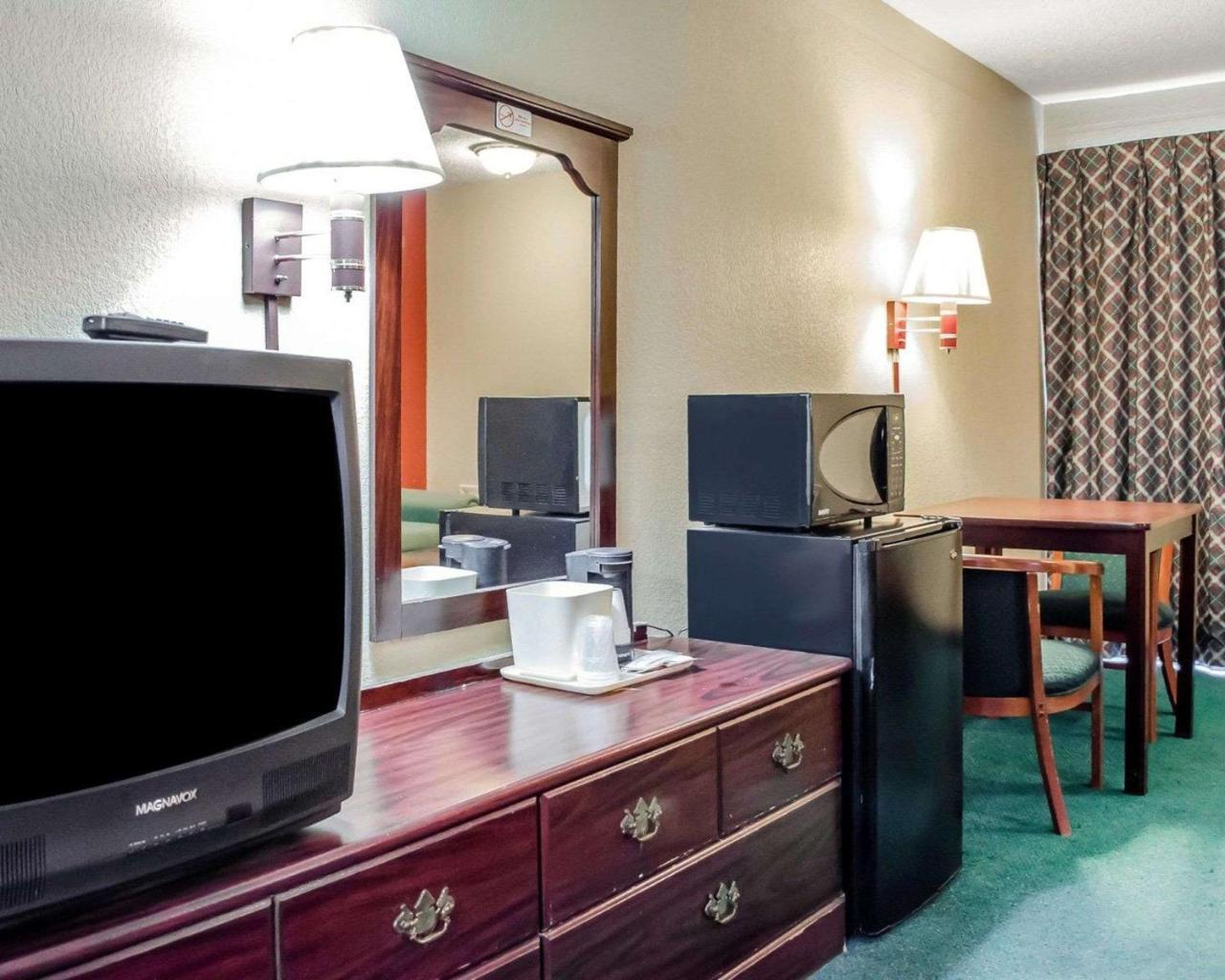 Rodeway Inn Гаррисберг Экстерьер фото