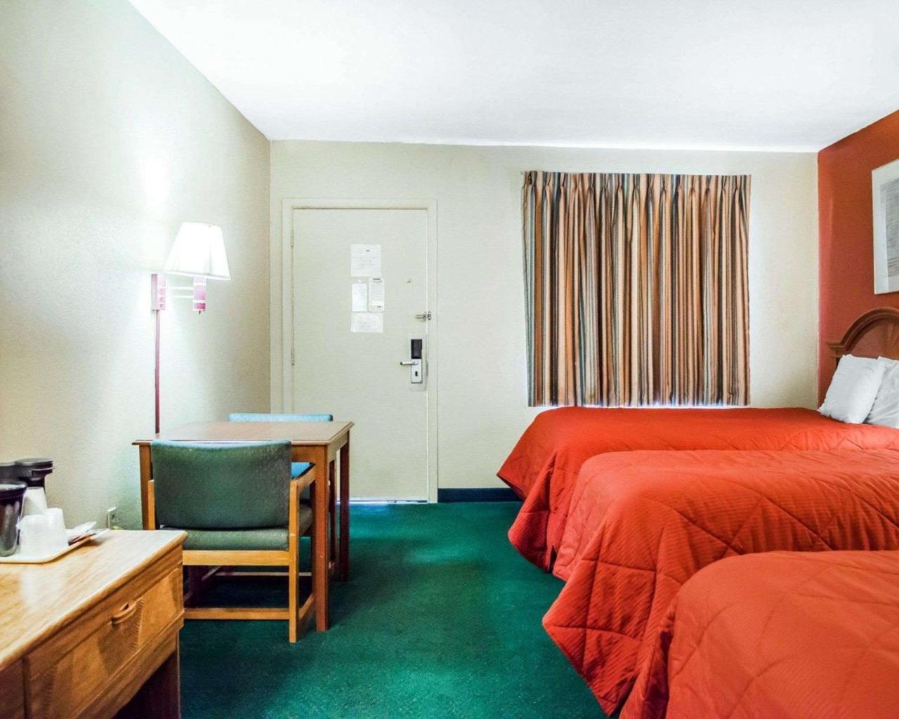 Rodeway Inn Гаррисберг Экстерьер фото