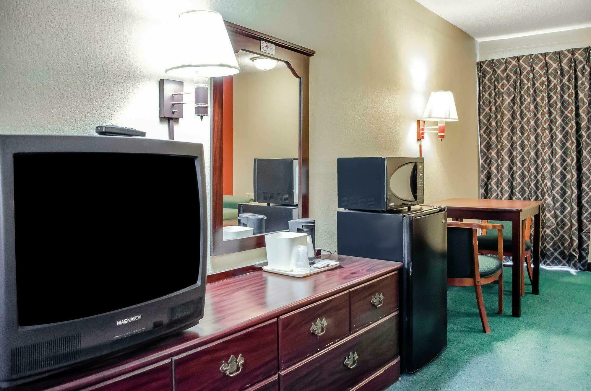 Rodeway Inn Гаррисберг Экстерьер фото